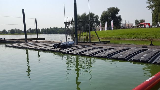 Opvaar pontons voor jetski evenement