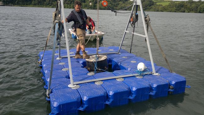 Werkponton met takel installatie