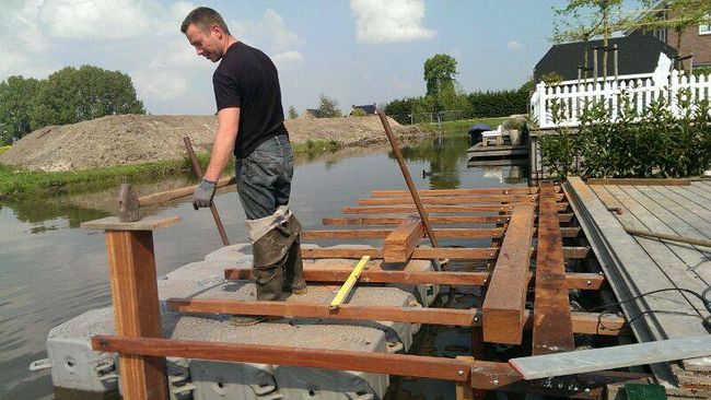 Huur pontons voor werk vanaf het water