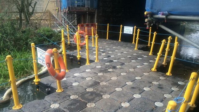 Pontonbrug naar werklocatie